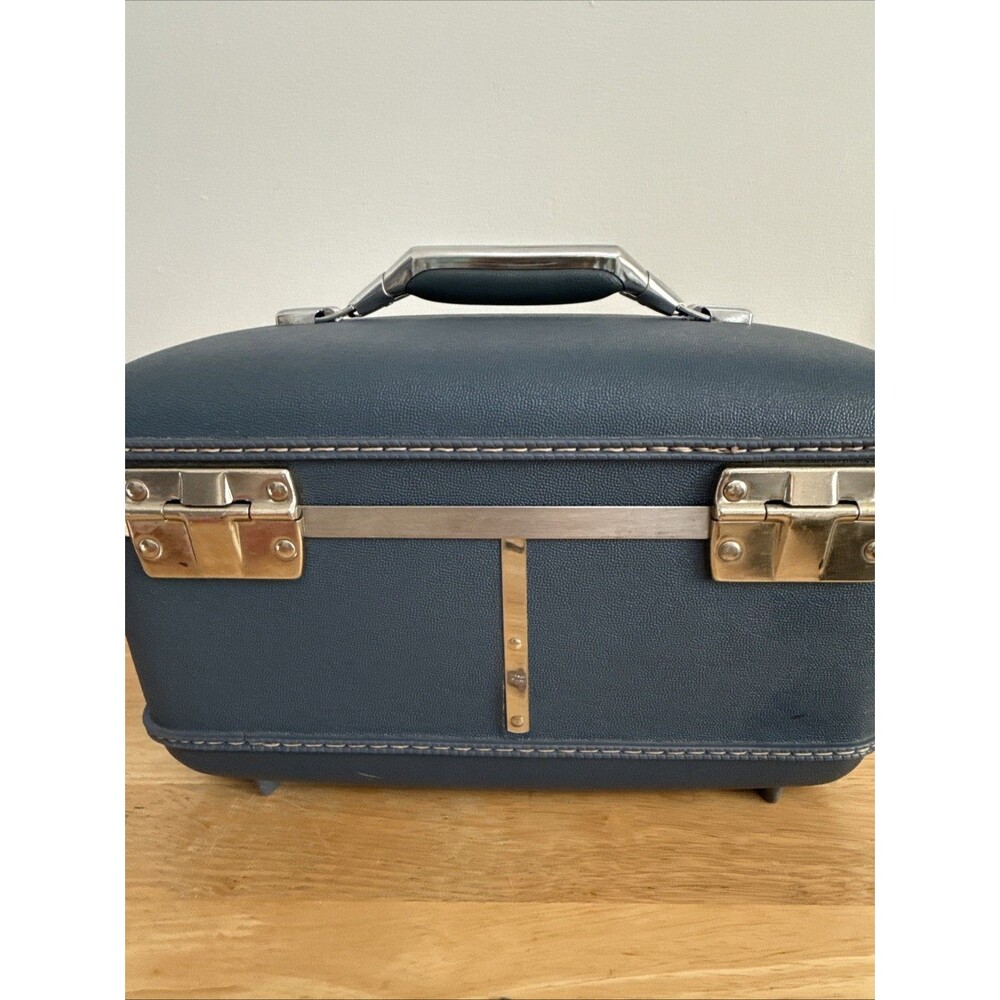 Vintage American Tourister Case With Key Blue Train Carry On Tri Taper - Picture 11 of 13